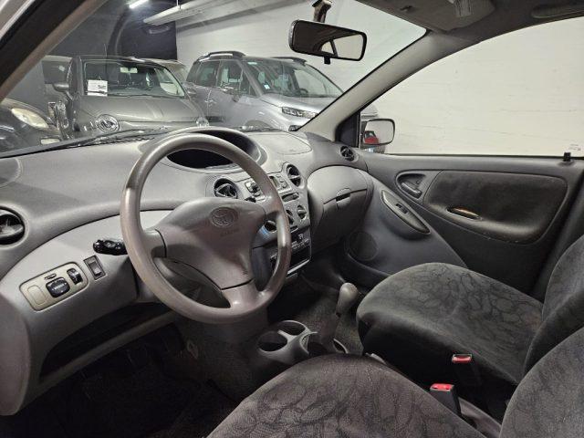 TOYOTA Yaris 1.0i 16V cat 5 porte