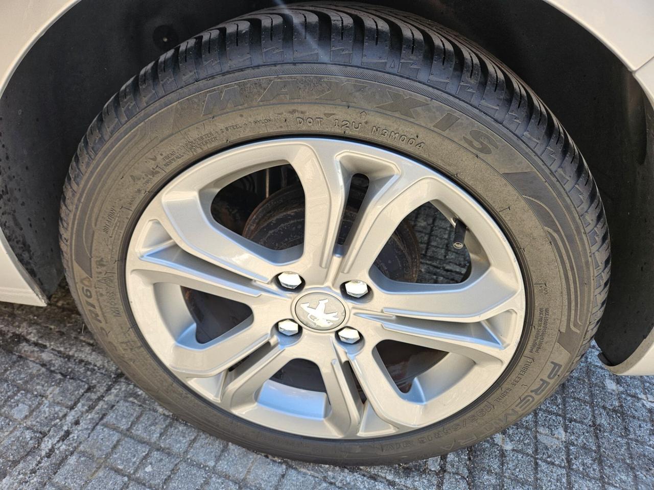 Peugeot 208 PureTech 82 5 porte Allure GPL