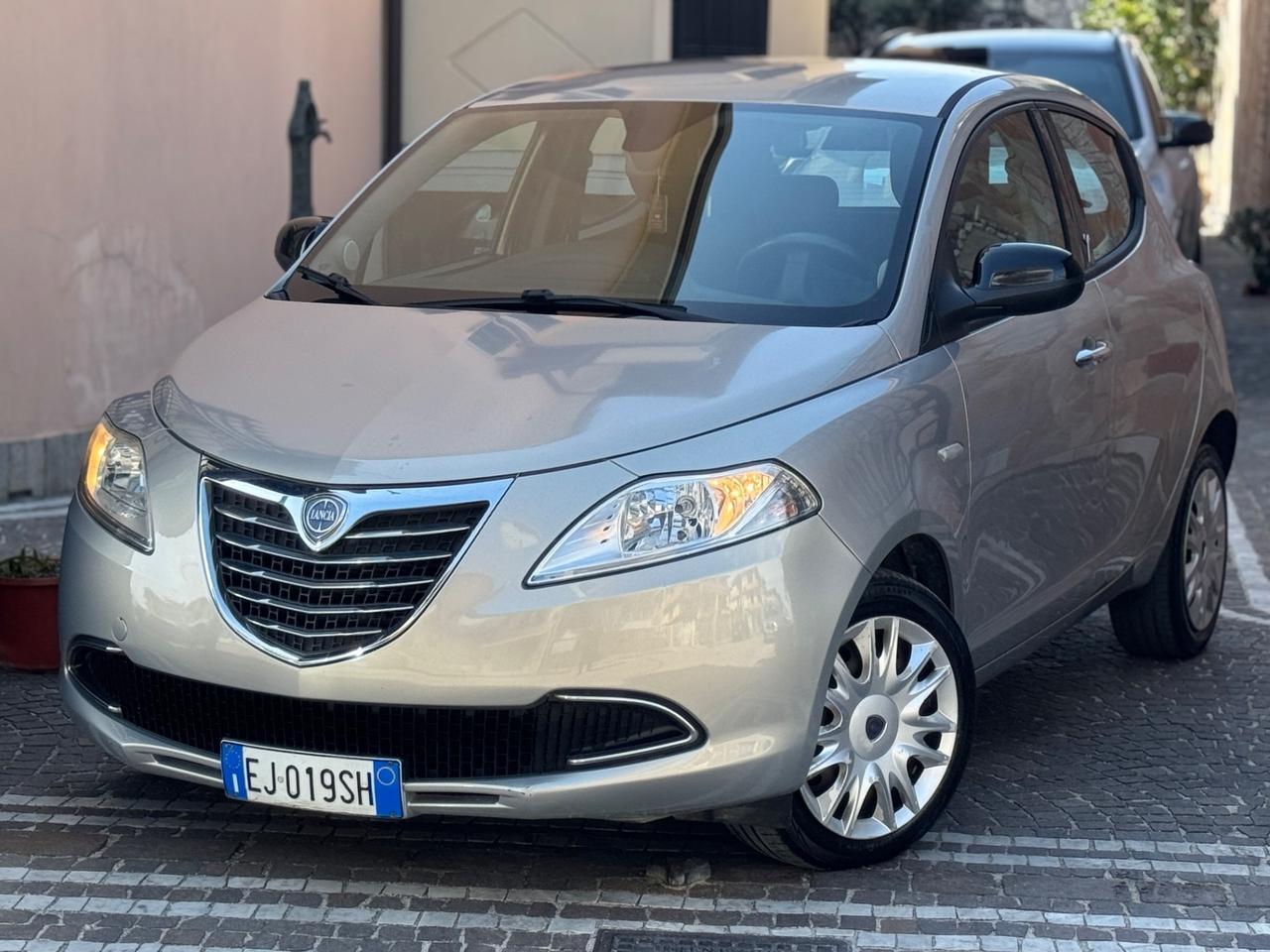 Lancia Ypsilon 0.9 TwinAir 85 CV 5 porte S&S DFN Platinum