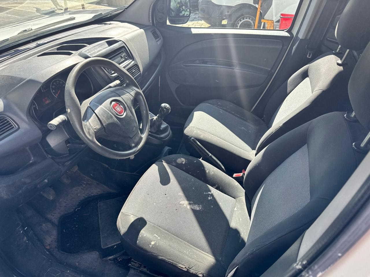 FURGONE FIAT DOBLO DA RIPARARE