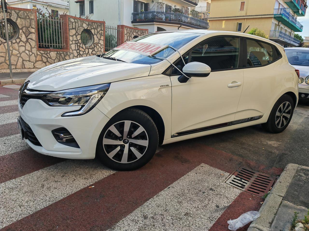 RENAULT CLIO FULL HYBRID E-TECH INITALE PARIS CV140 KW103