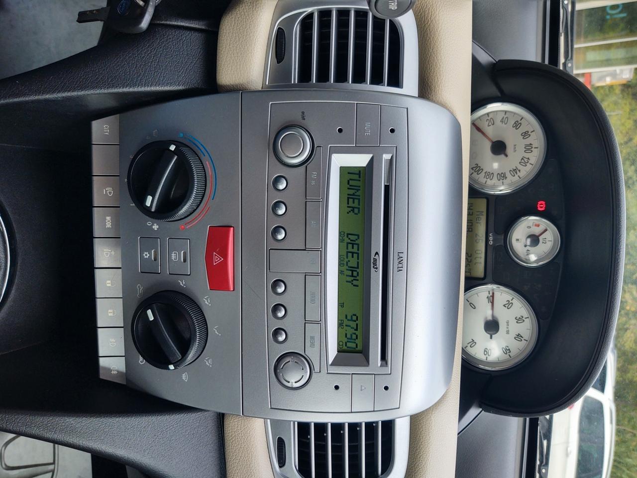 Lancia Ypsilon 1.4 Platino Ecochic GPL