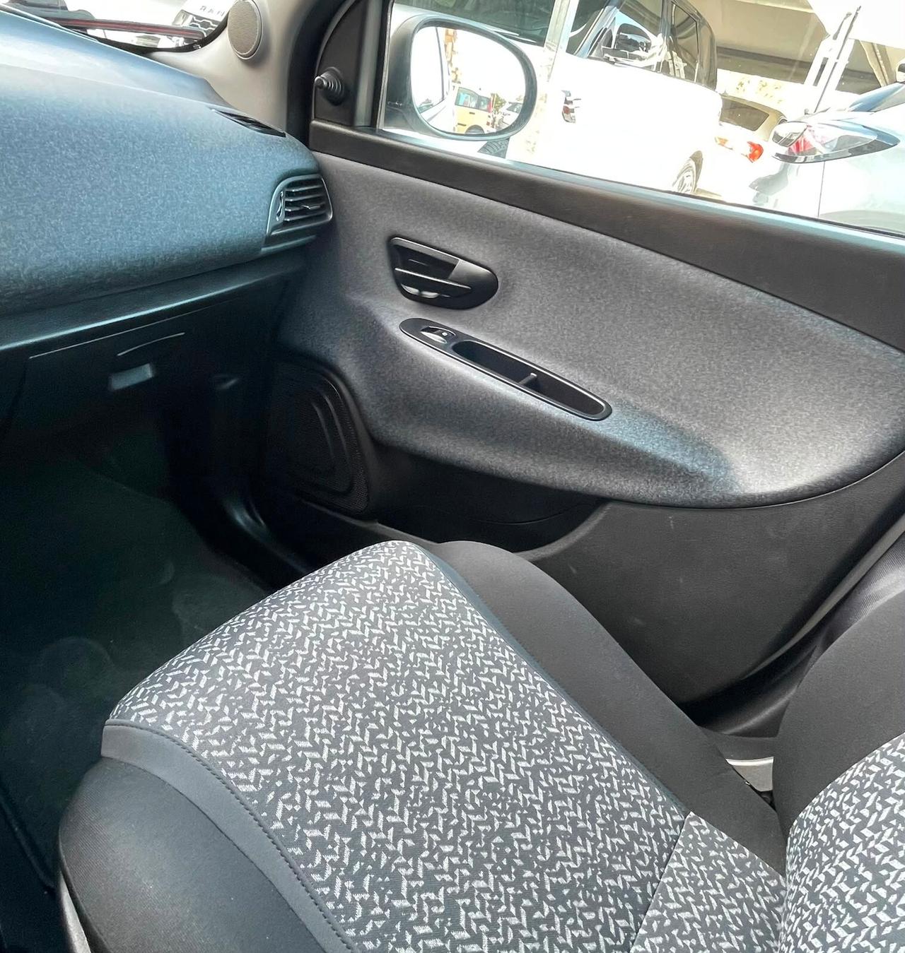 Lancia Ypsilon 1.2 69 CV 5 porte S&S Platinum