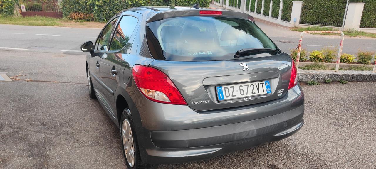 Peugeot 207 1.4 8V 75CV 5p. X Line ECO GPL