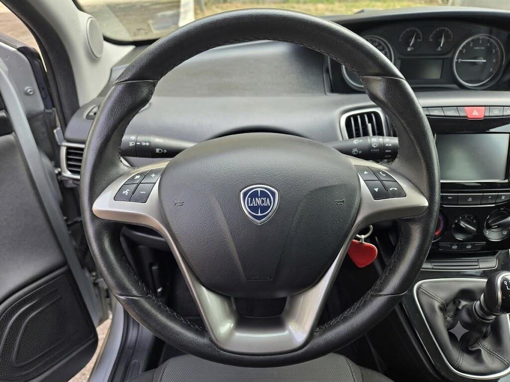 Lancia Ypsilon 1.2 69 CV 5 porte Elefantino Blu