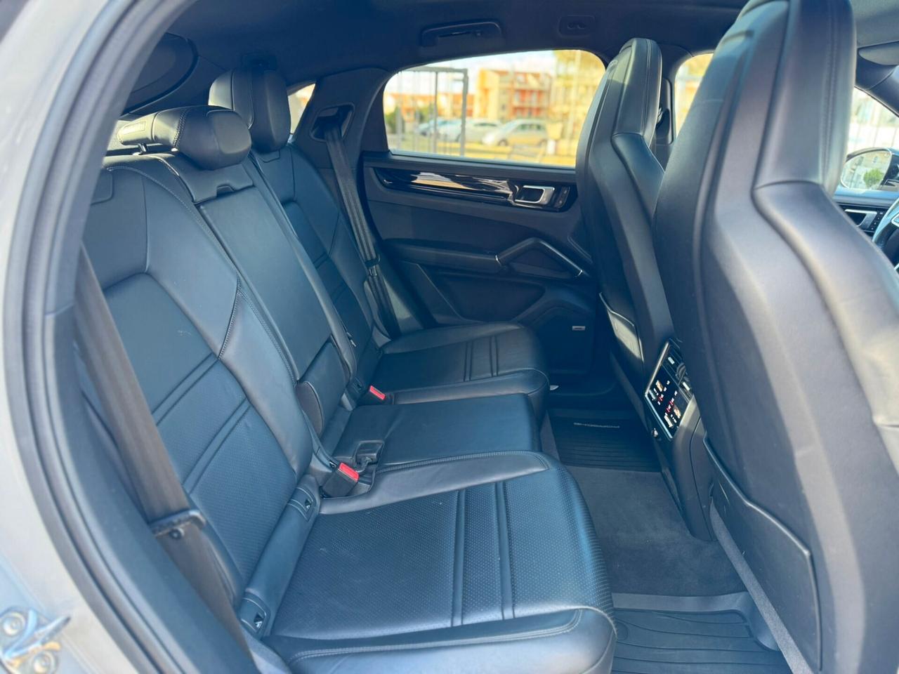Porsche Cayenne 3.0 V6 E-Hybrid 462 CV