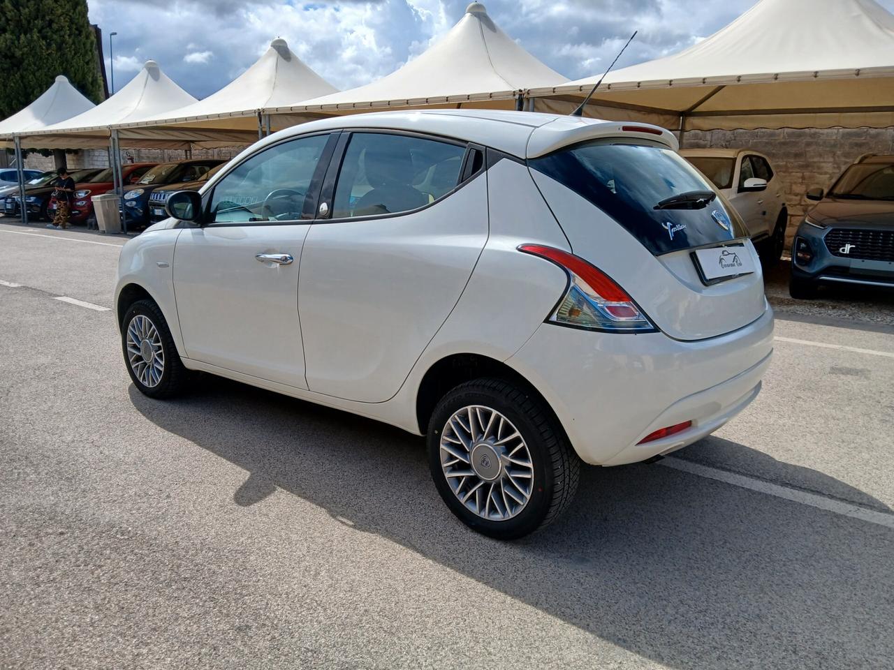 Lancia Ypsilon 0.9 TwinAir 85 CV 5 porte Metano Ecochic Gold