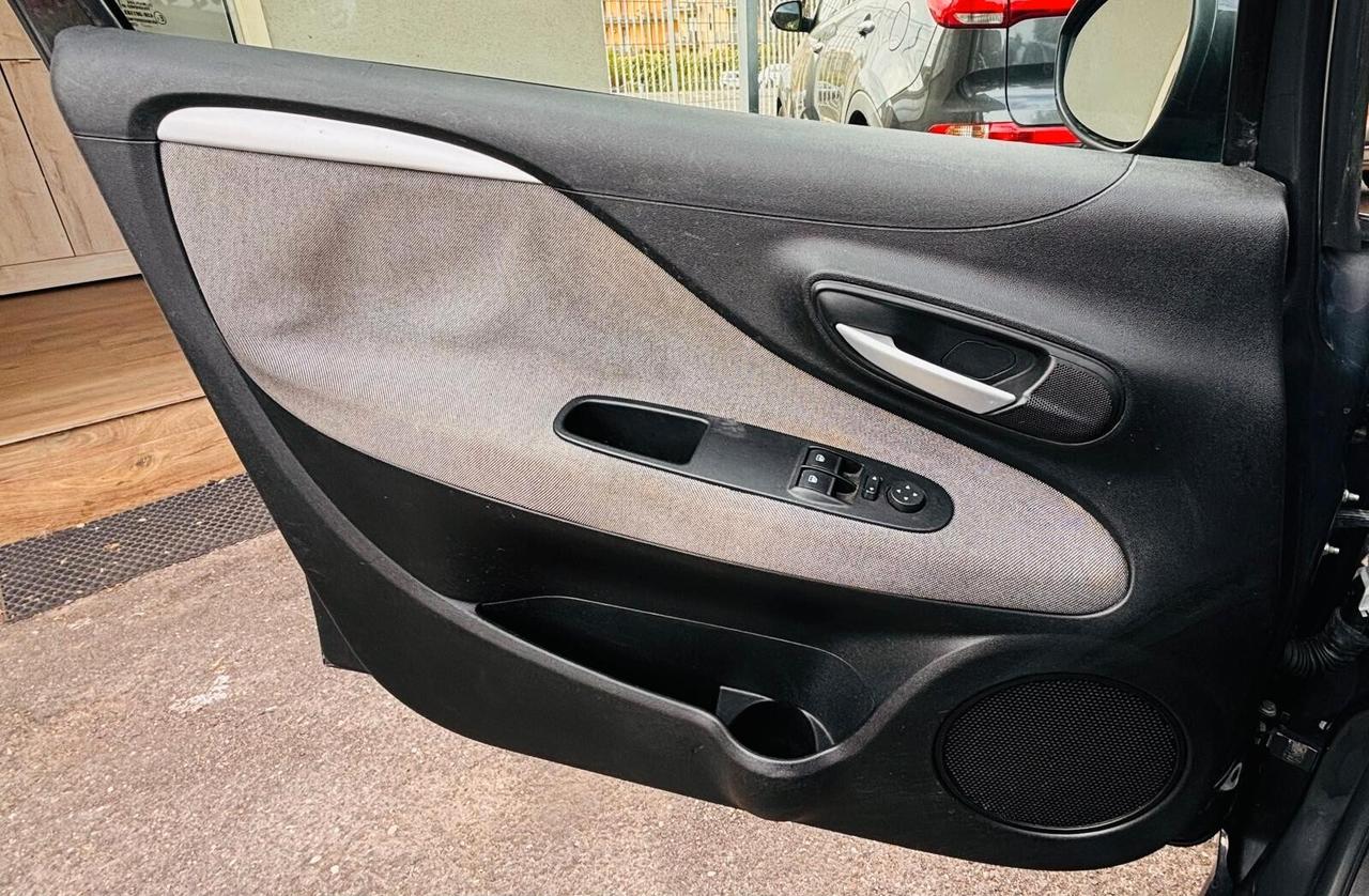 Punto 1.2 8v 5 porte lounge