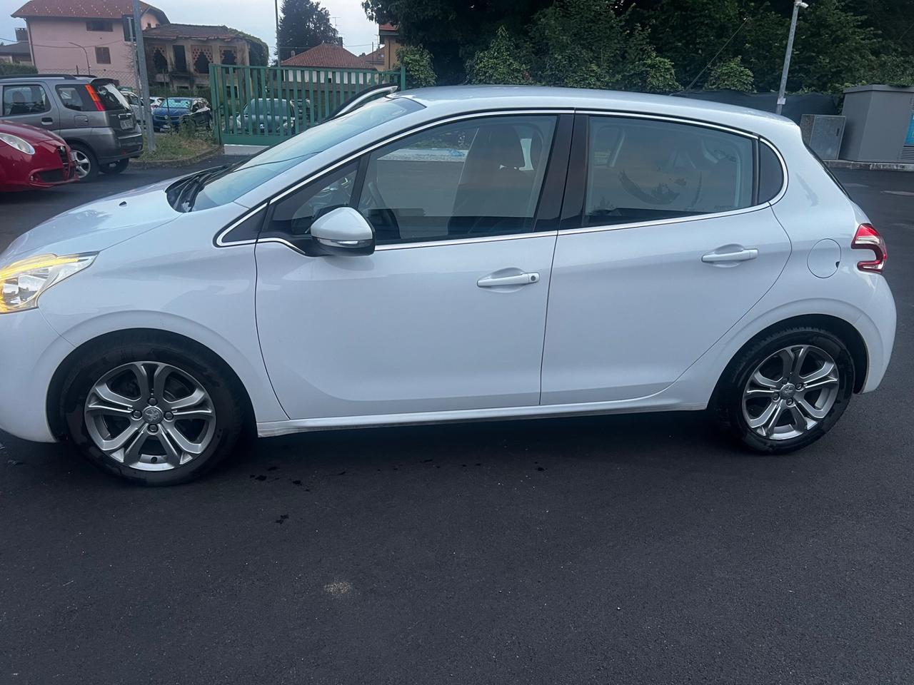 Peugeot 208 PureTech 82 5 porte Allure
