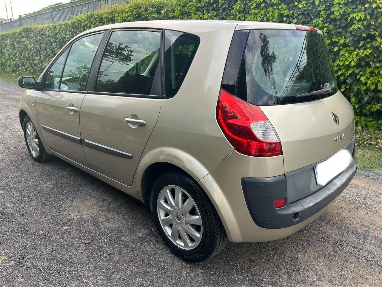 Renault Scenic 1.9 dCi Dynamique