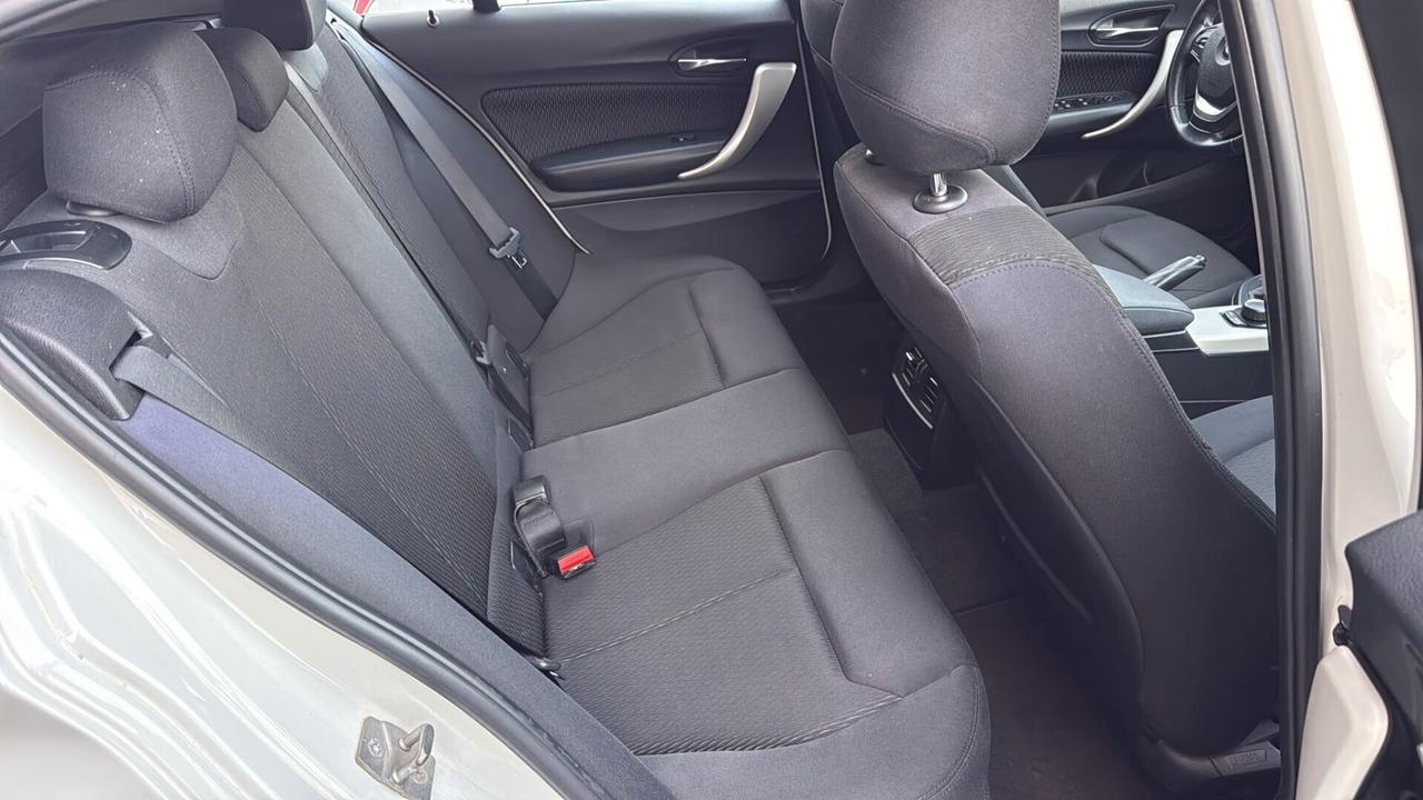 Bmw 116 116d 5p. Unique