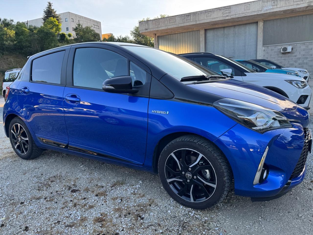 Toyota Yaris 1.5 Hybrid Trend Blue Edition