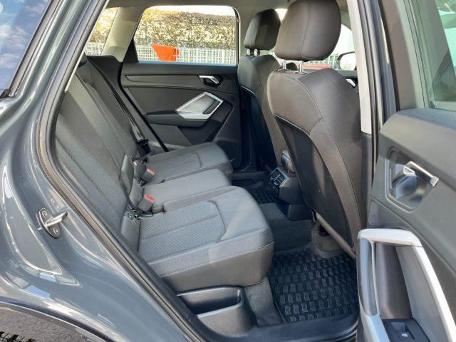 AUDI Q3 35 TFSI Business Advanced