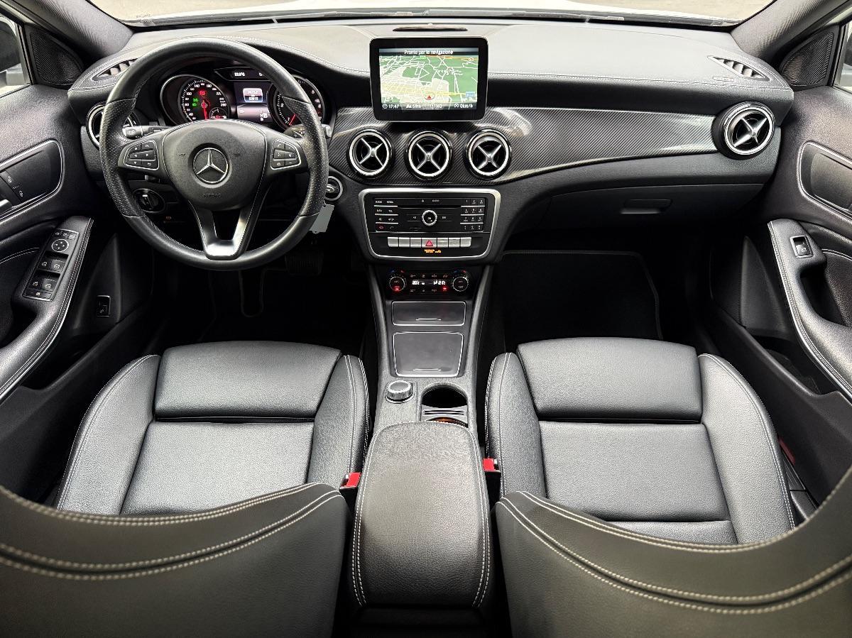 Mercedes GLA 200d Premium AMG Night Edition 136CV
