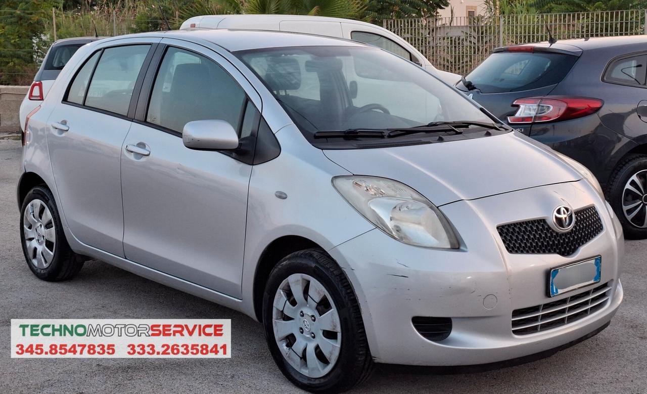 Toyota Yaris 1.0 5 porte