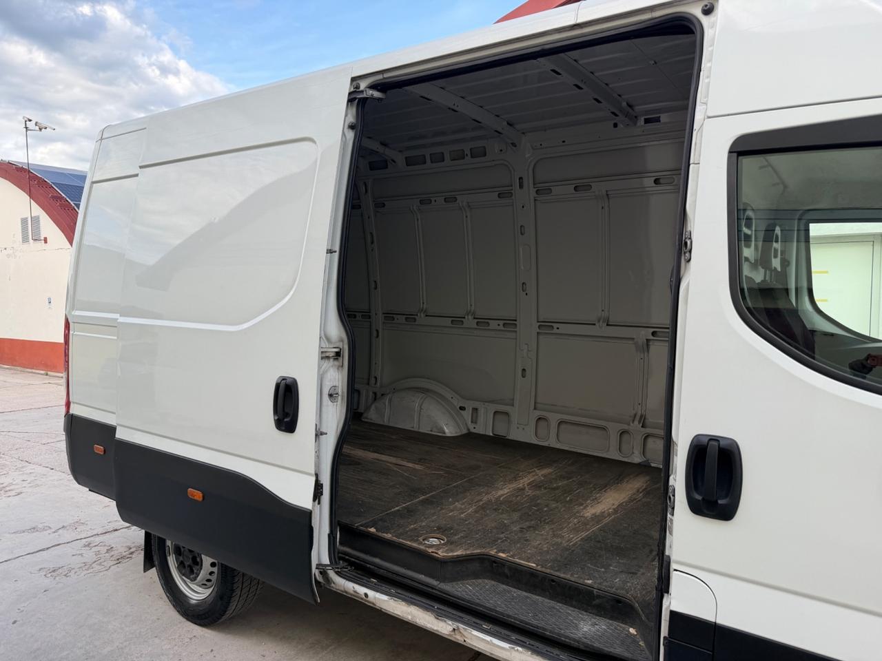 Iveco Daily 2.3 d 140 CV Passo Lungo - 2023