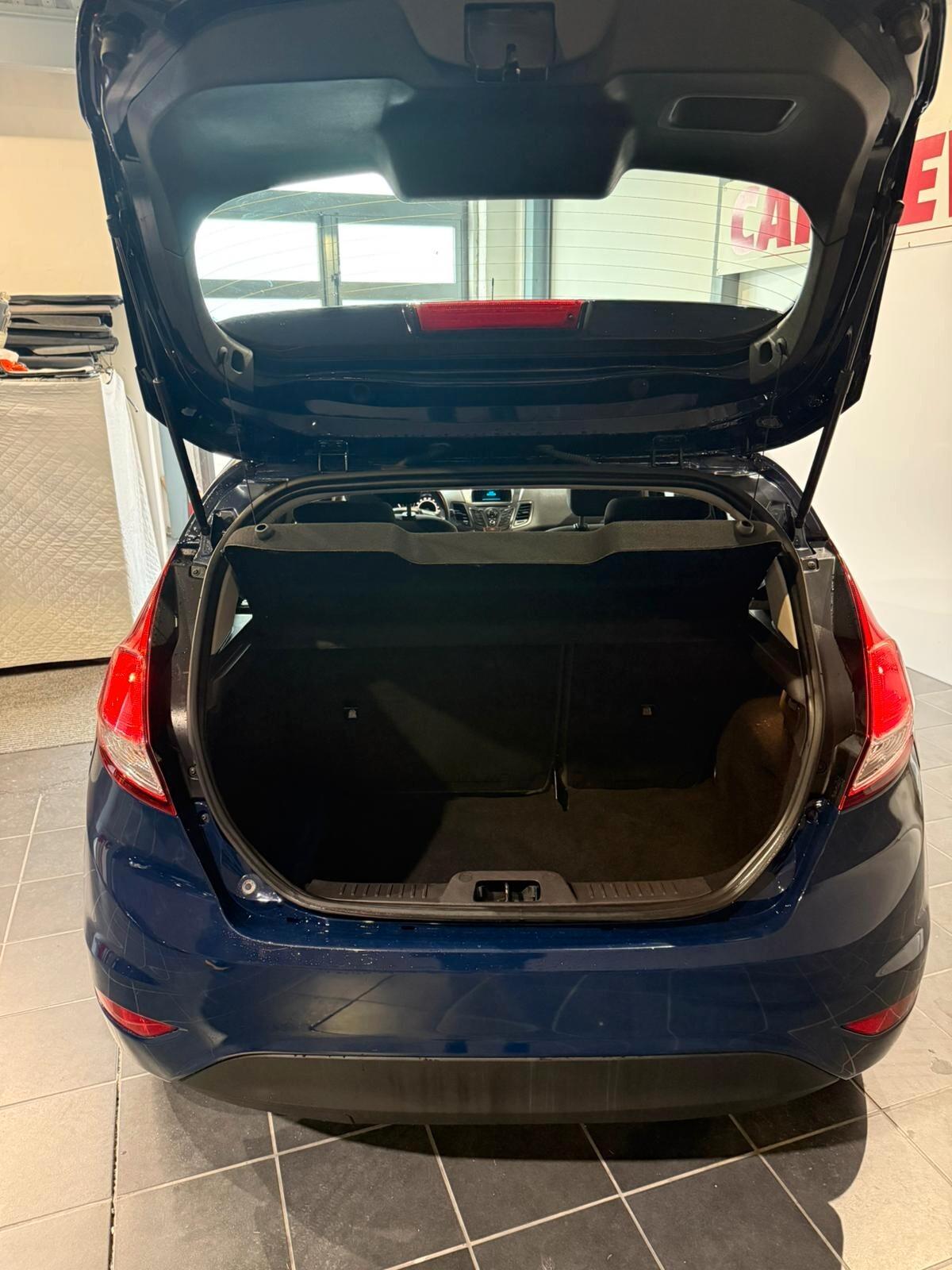 Ford Fiesta 1.5 TDCi 75CV - GARANZIA - NEOPATENTATI