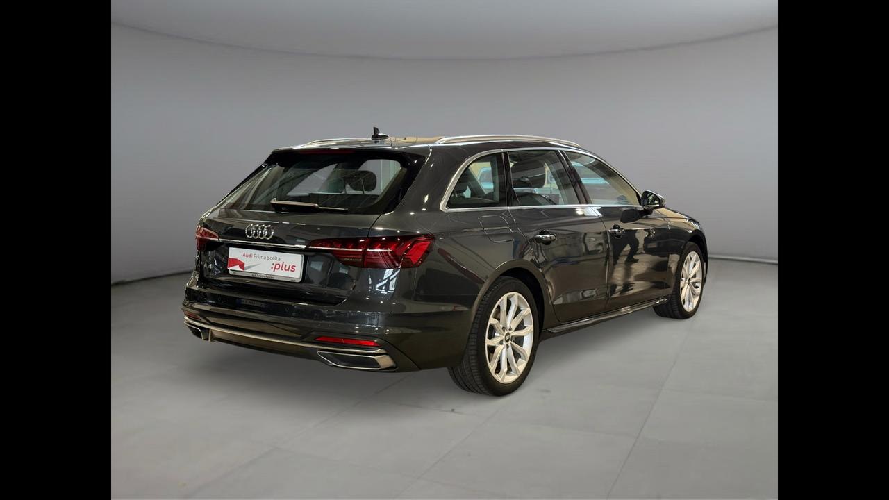 Audi A4 AVANT 30 TDI S TRONIC