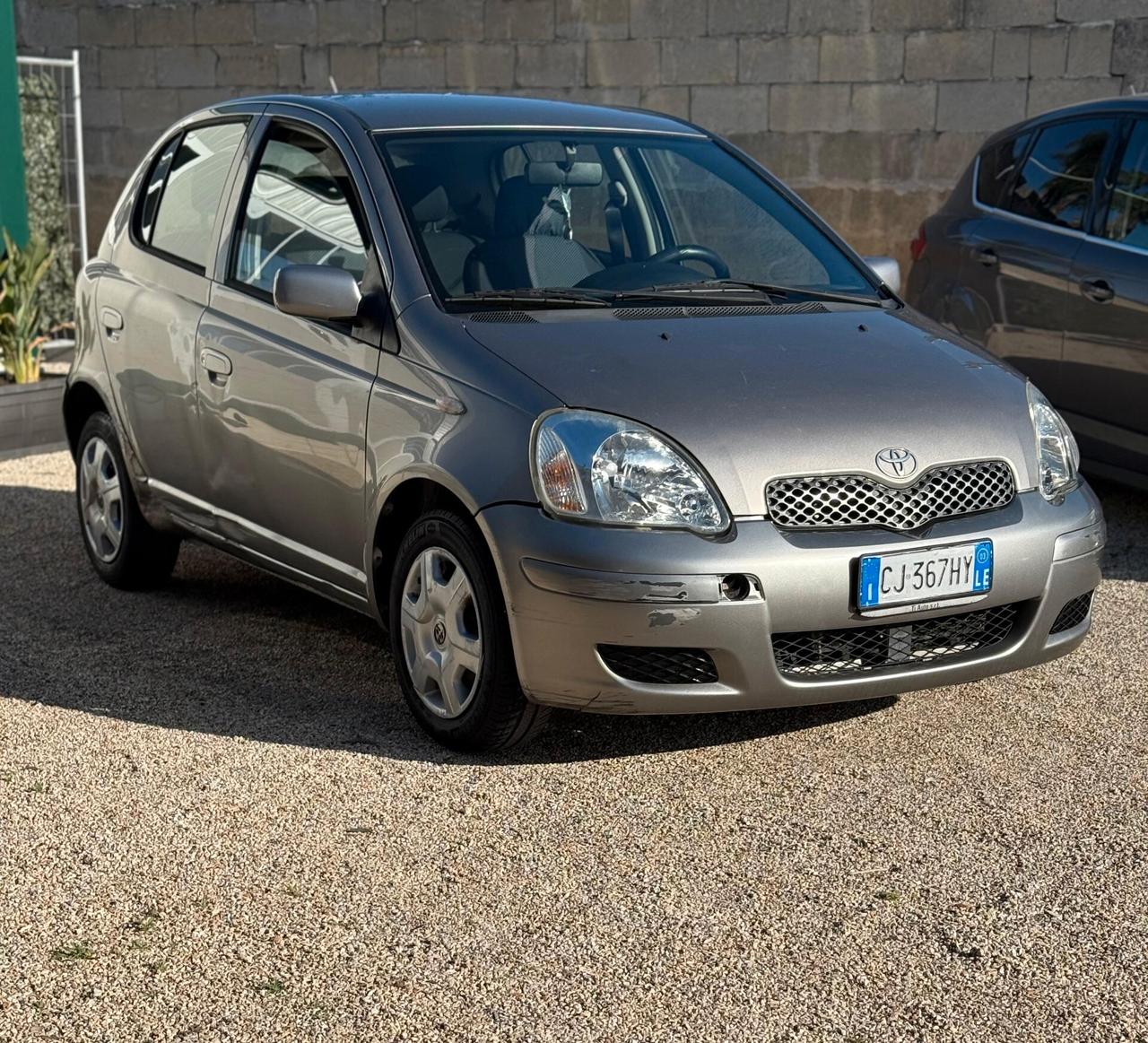 Toyota Yaris 1.0i 16V cat 5 porte Sol