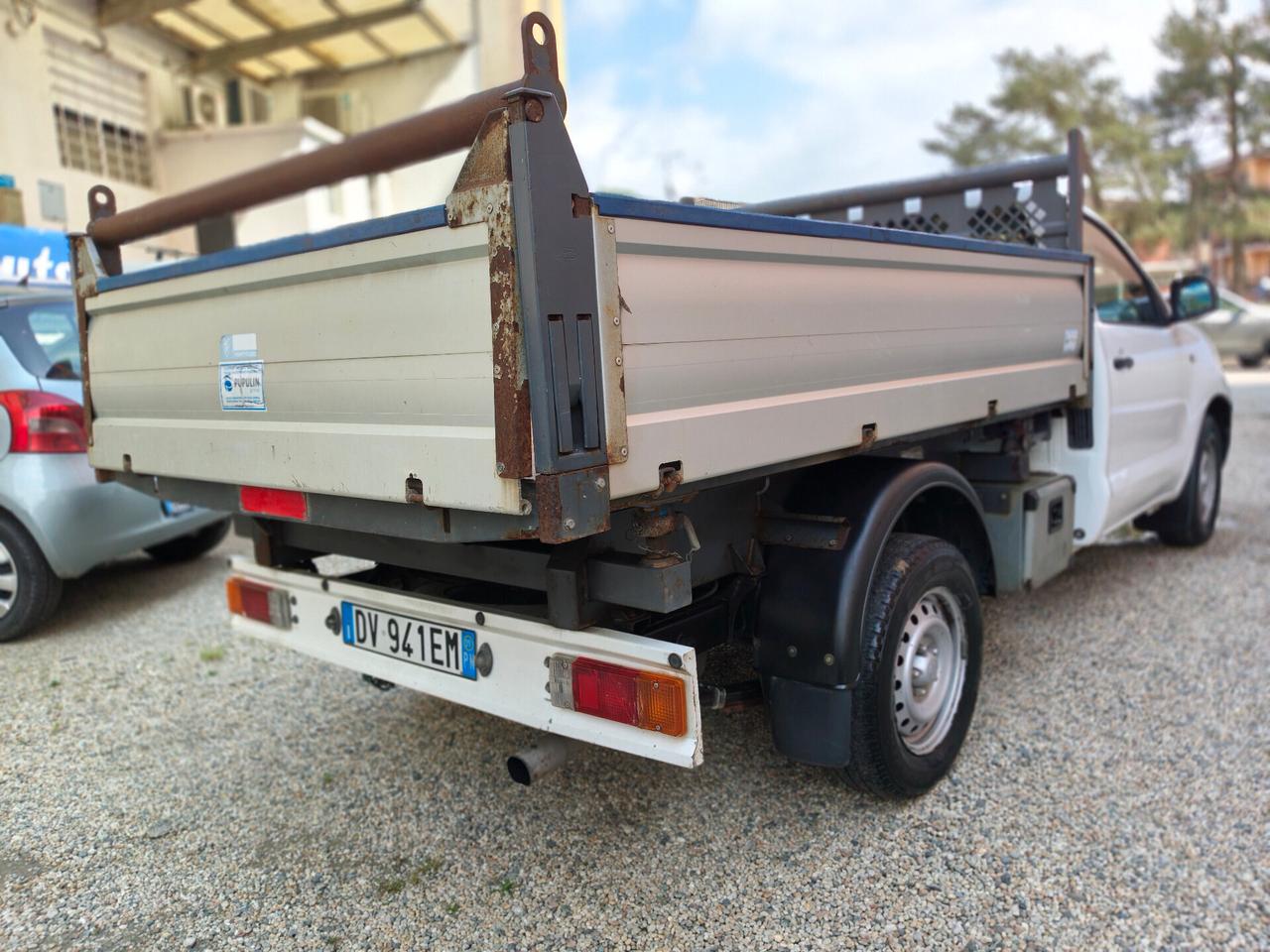 Toyota Hilux 2.5 D-4D 2WD 2p. Ribaltabile