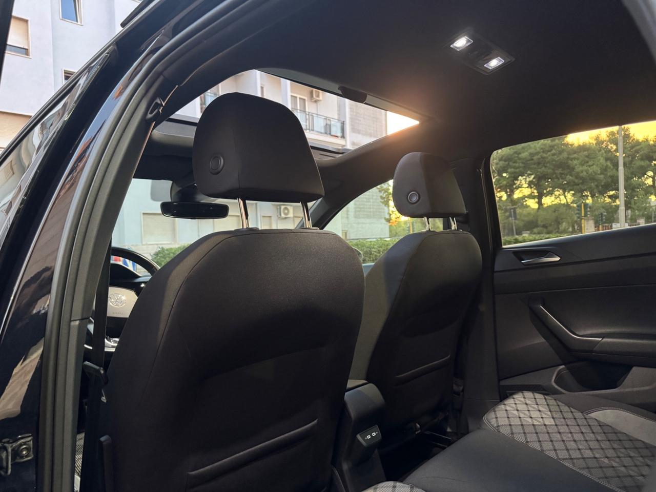 Volkswagen Taigo 1.0 TSI 110 CV DSG R-Line TETTO