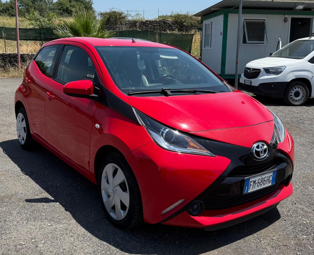 Toyota Aygo 1.0 VVT-i 69 CV 5 porte x-play TSS