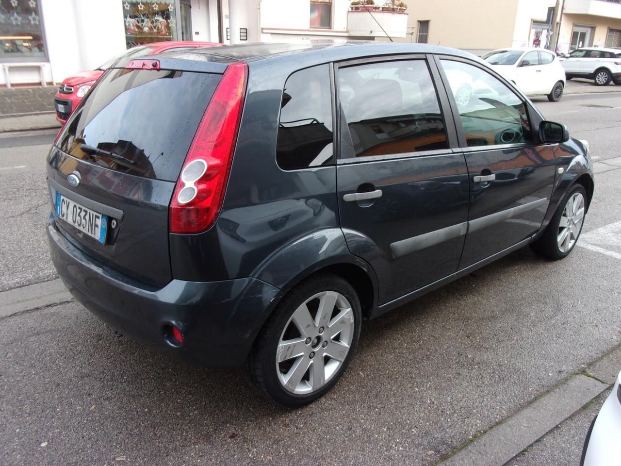 Ford Fiesta 1.2 16V 5p. Titanium