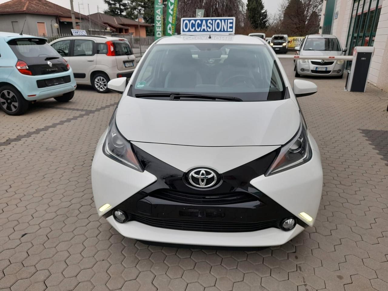 Toyota Aygo 1.0 VVT-i 69 CV 5 porte x-play TSS MMT