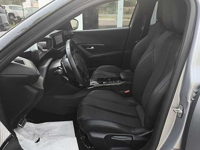 Peugeot 2008 PureTech 130 S&S EAT8 GT