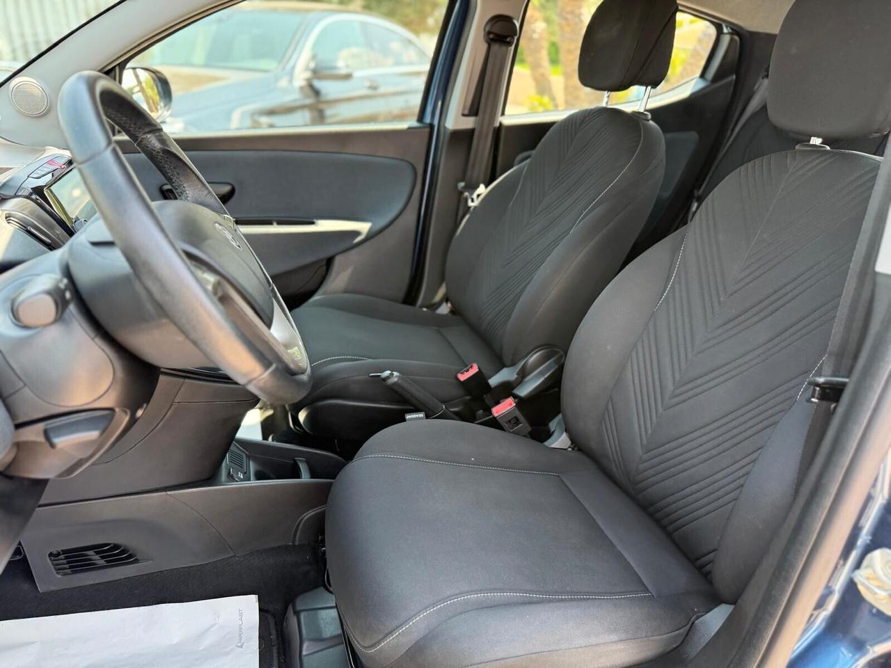 Ypsilon 1.0 5 porte S&S Hybrid Gold Blu Eleganza