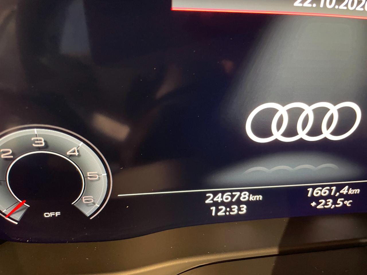 Audi Q2 35 TDI S tronic Identity Black