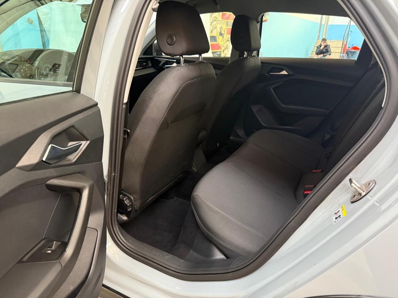 Audi A1 citycarver 30 TFSI Identity Contrast