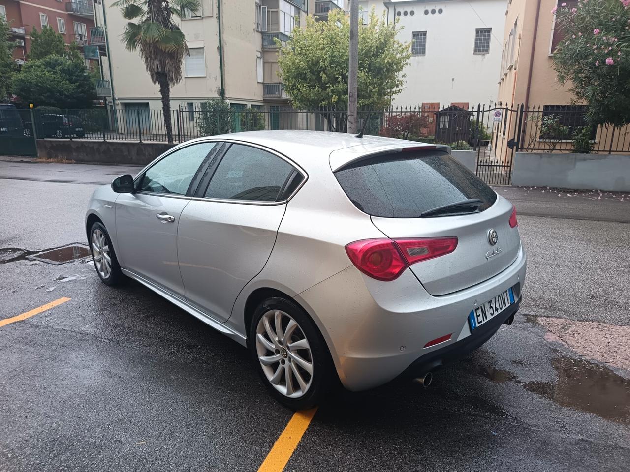 Alfa Giulietta 2.0 JTDm-2 140 CV Distinctive ok neo patente