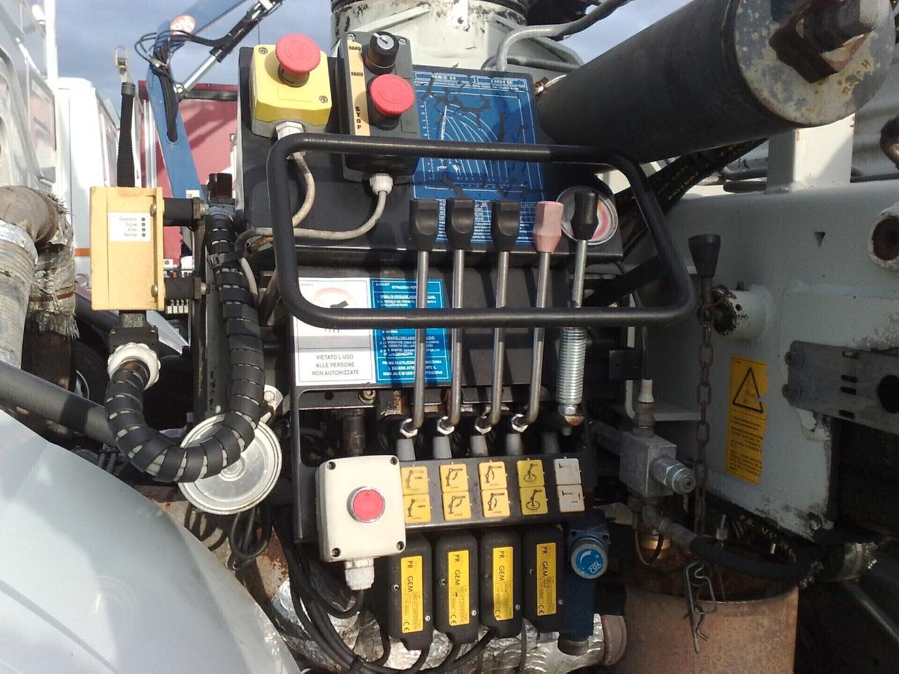 Mercedes Benz 18.28 CASSONE + GRU'