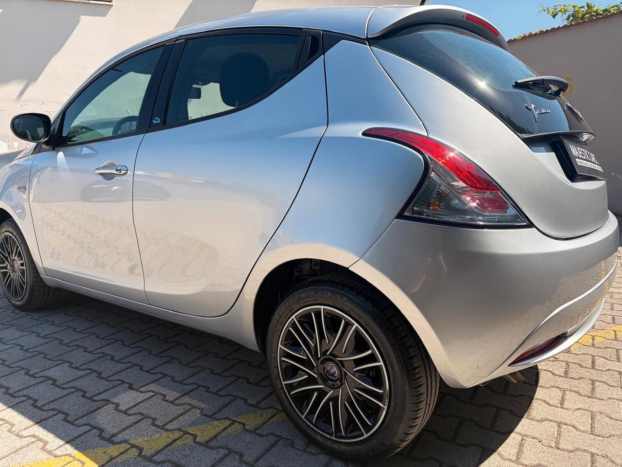 Lancia Ypsilon 1.2 69 CV 5 porte S&S Platinum