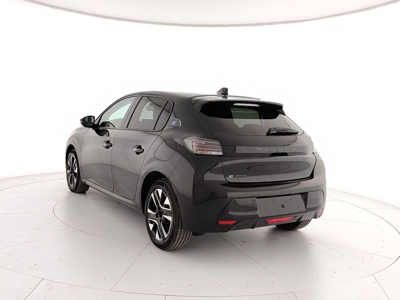 Peugeot 208 motore elettrico 136 CV 5 porte Allure
