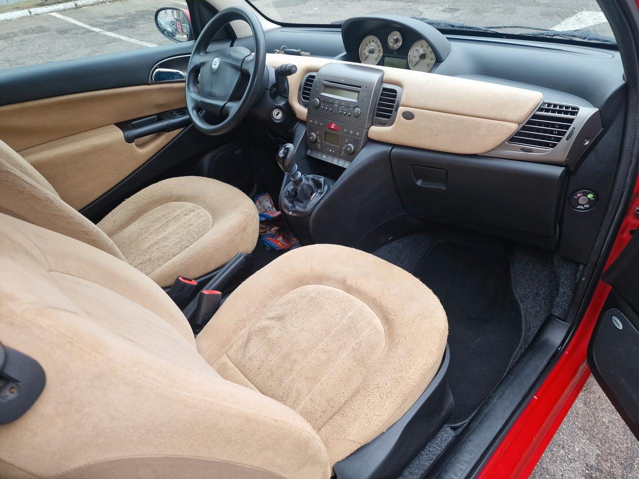 Lancia Ypsilon 1.4 16V Platino