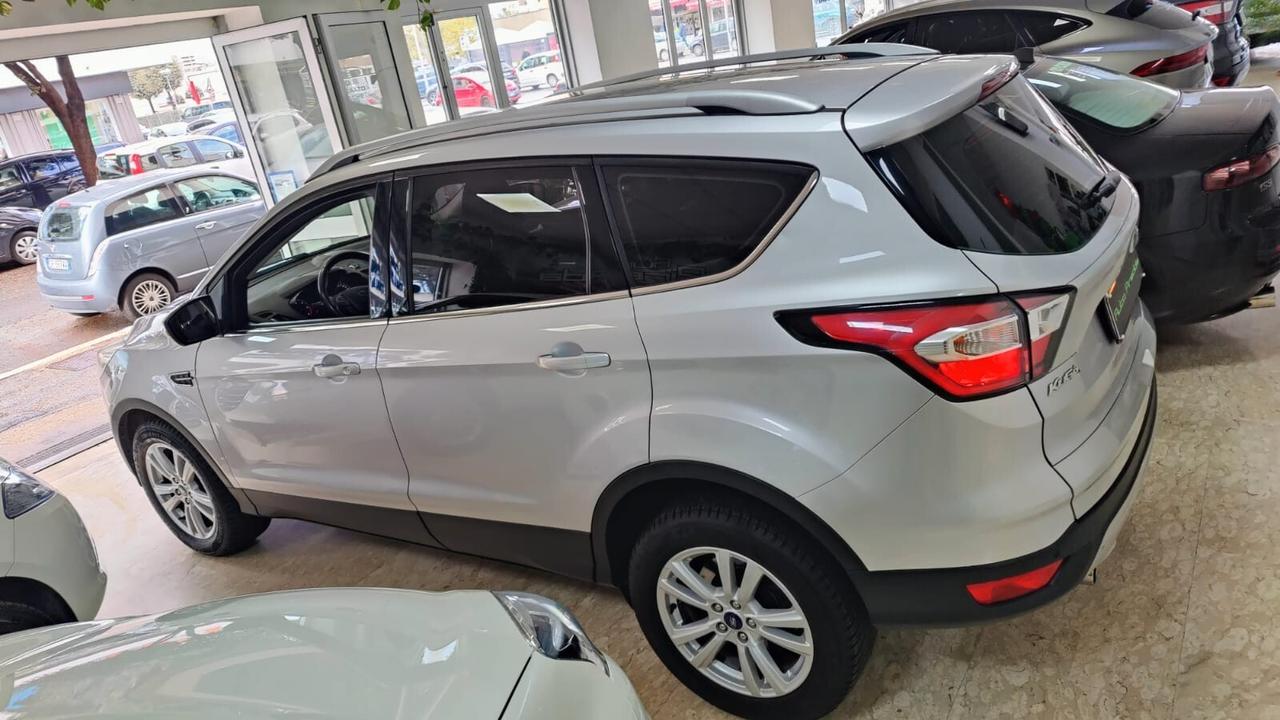 Ford Kuga 1.5 TDCI 120CV 2WD Powershift Business