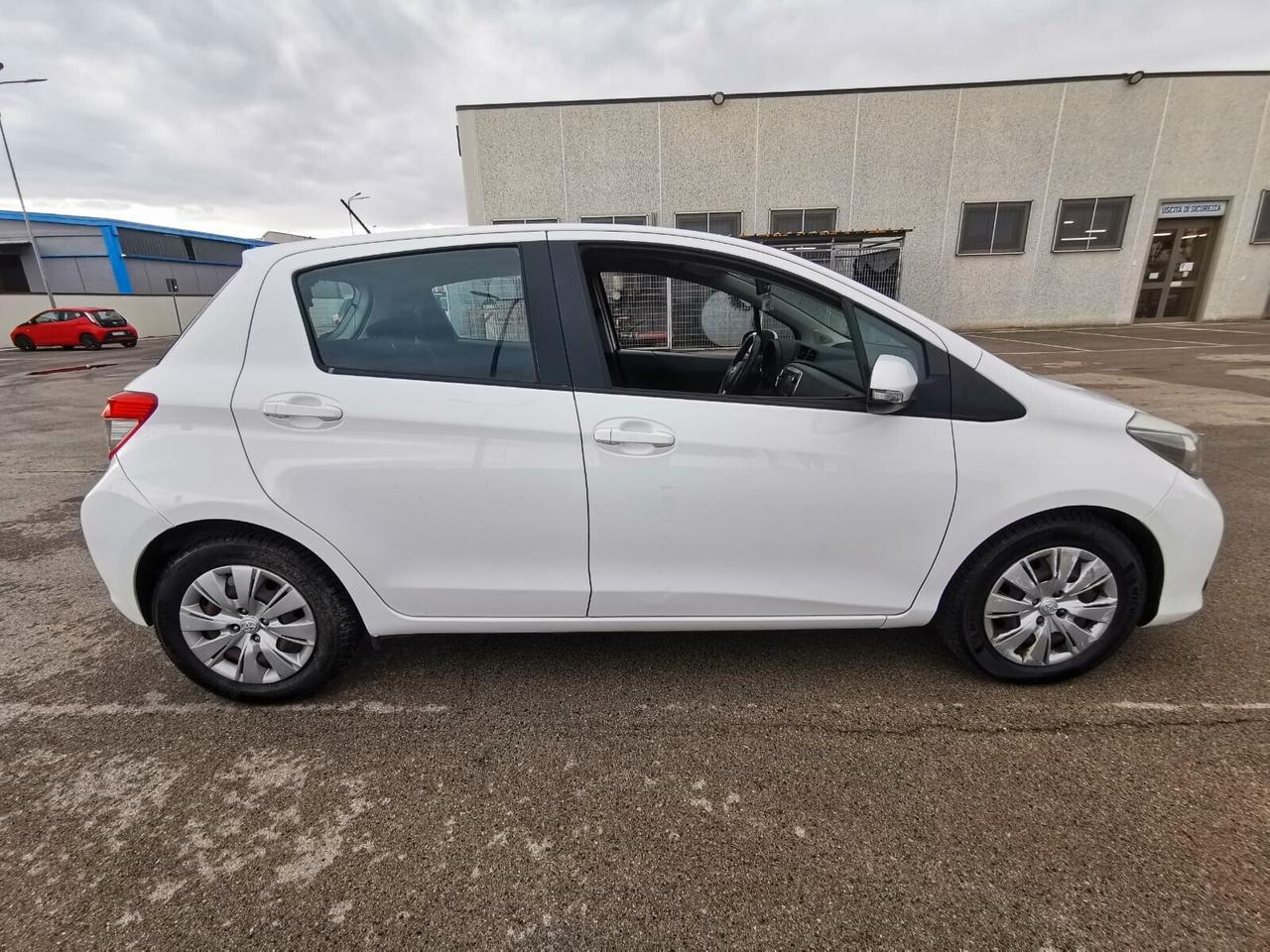 Toyota Yaris 1.4 D-4D 5P. Lounge - 2013