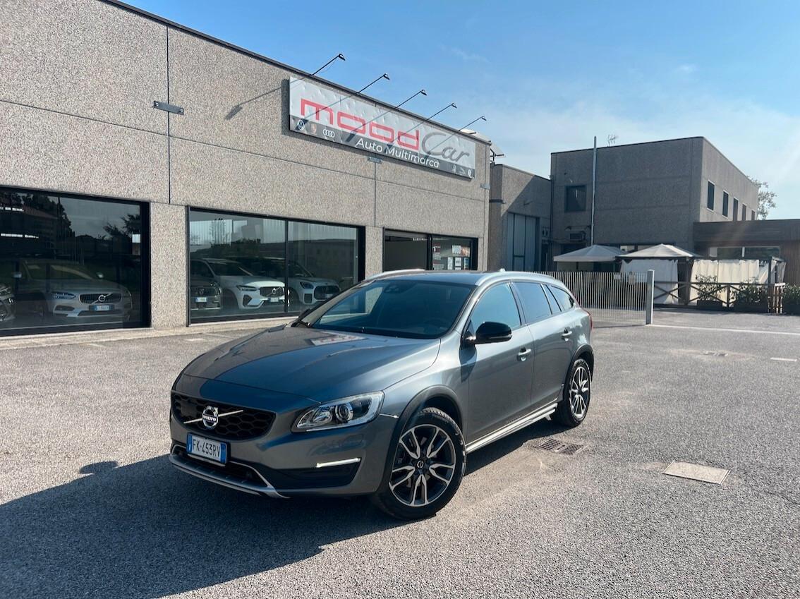 Volvo V60 Cross Country 2.0 d3 Plus geartronic - Pelle Navi Fari Led - FULL OPTIONAL