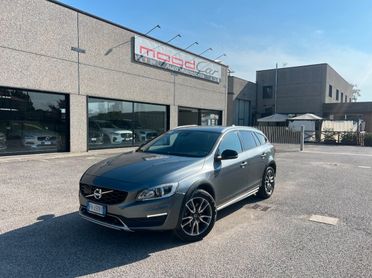 Volvo V60 Cross Country 2.0 d3 Plus geartronic - Pelle Navi Fari Led - FULL OPTIONAL