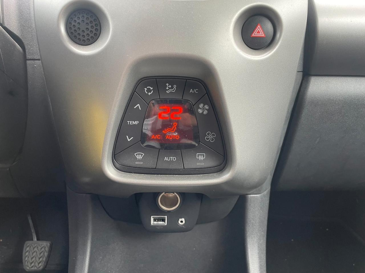 Toyota Aygo 1.0 VVT-i 69 CV 5 porte x-wave PREZZO REALE