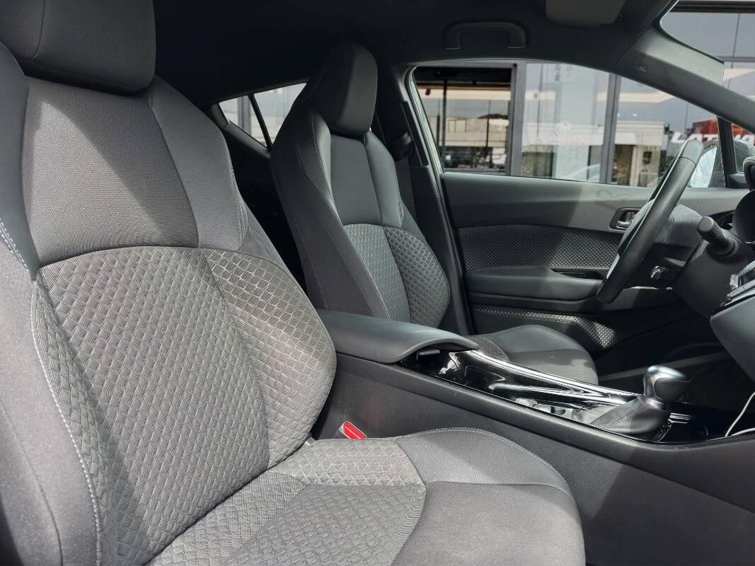 Toyota C-HR 2.0h More Business AUTOMATICA con CarPlay