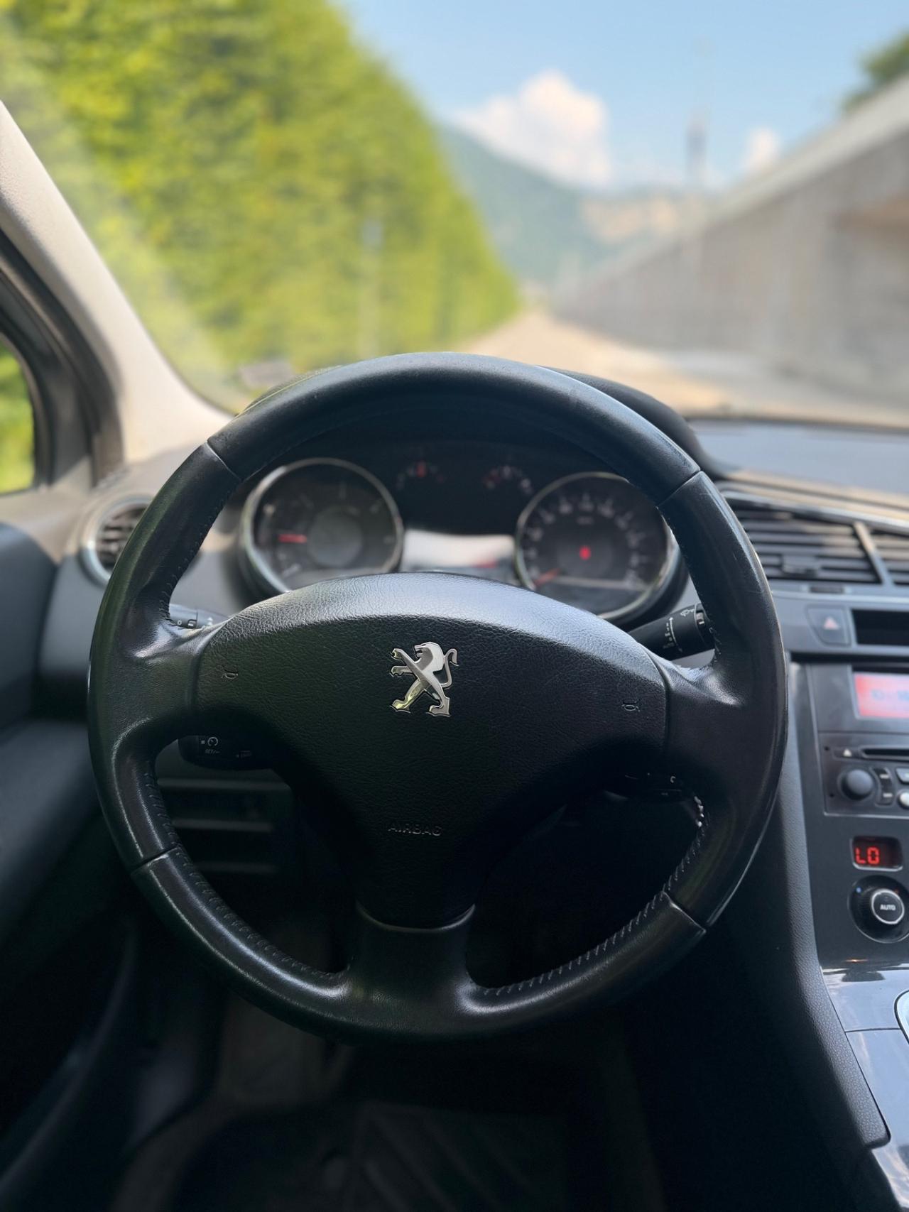 Peugeot 5008 1.6 HDI 115cv 7 POSTI