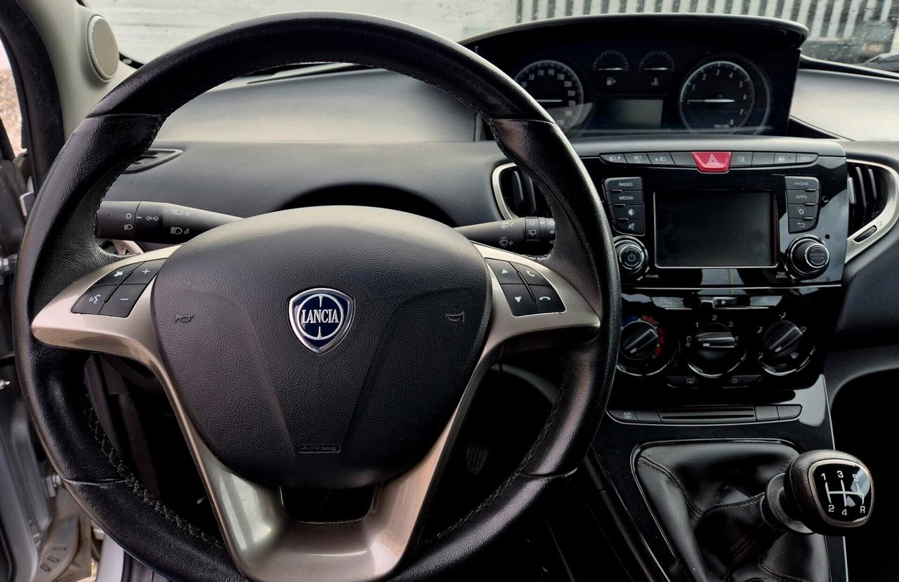 Lancia Ypsilon 1.2 69 CV 5 porte neopatentati