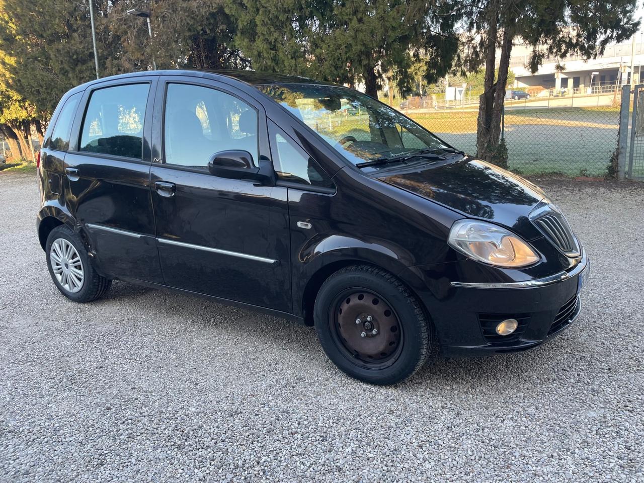 Lancia MUSA 1.4 benzina anno 2011 km 140. Mila