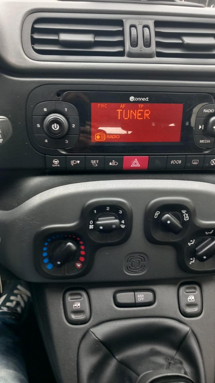 Fiat Panda 1.2 Connected by Wind cross