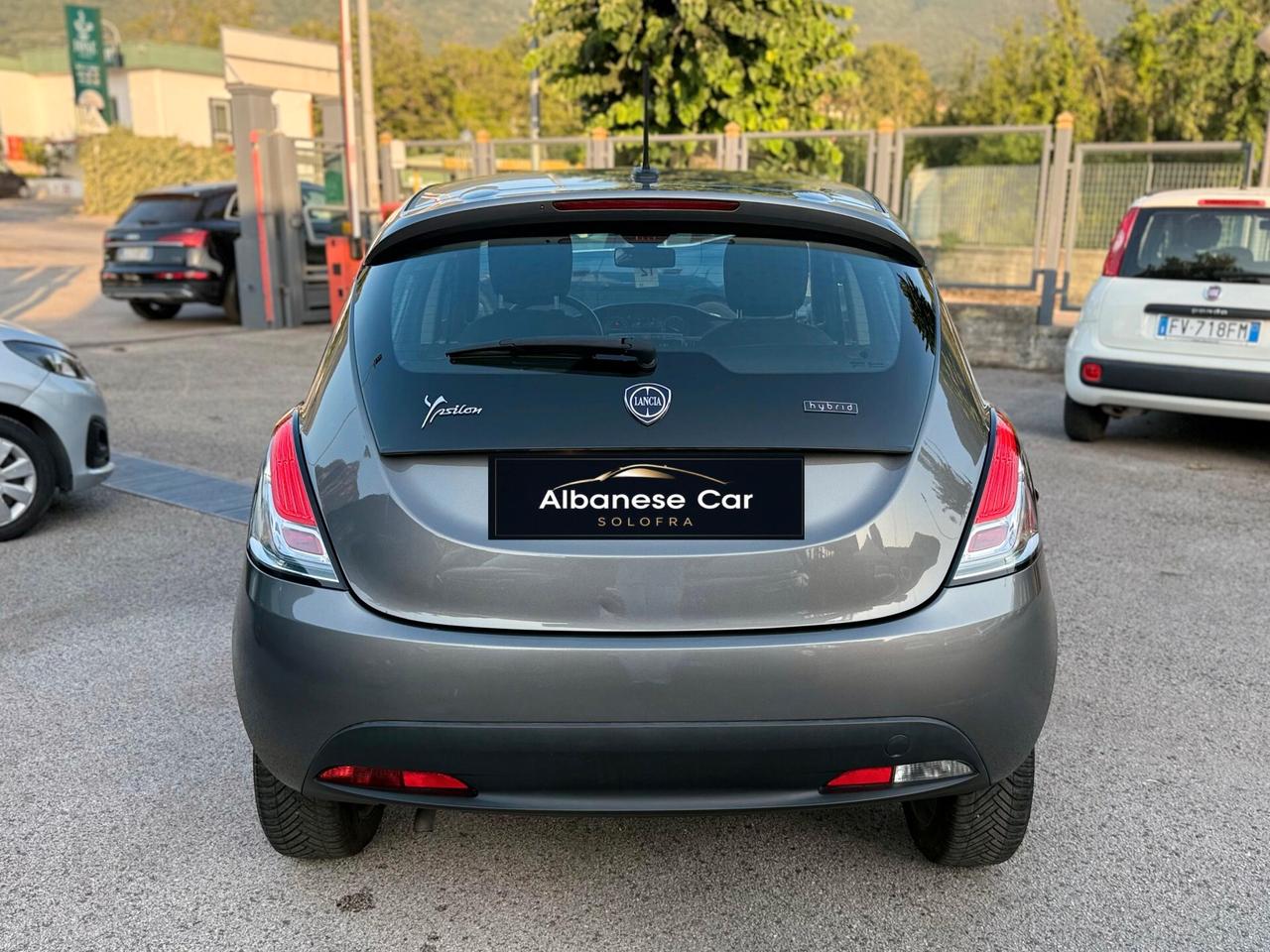 Lancia Ypsilon 1.0 FireFly S&S Hybrid Ecochic Silver