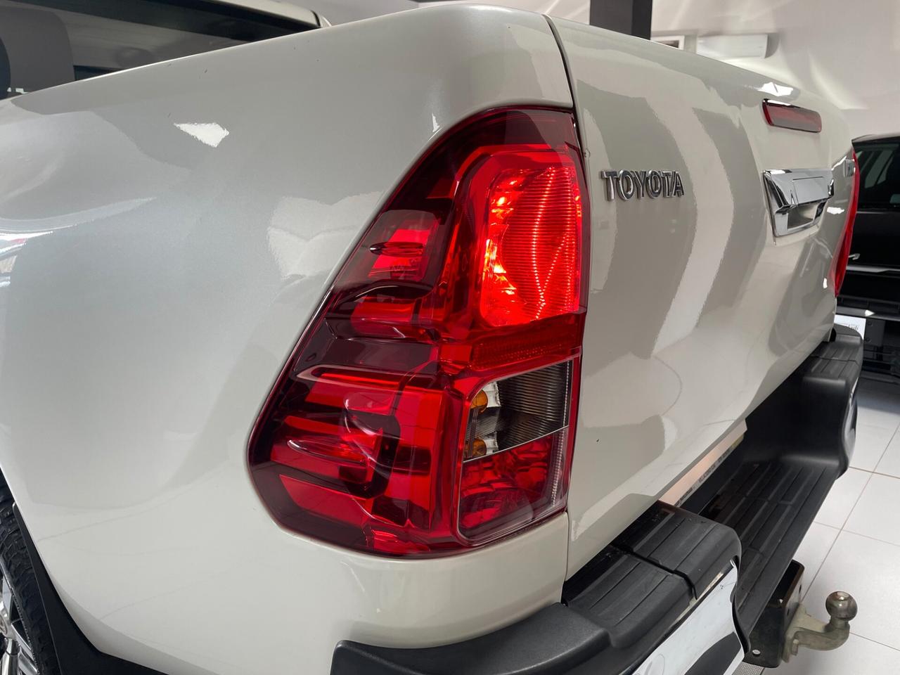Toyota Hilux 2.4 D-4D A/T 4WD 4 porte Double Cab Executive