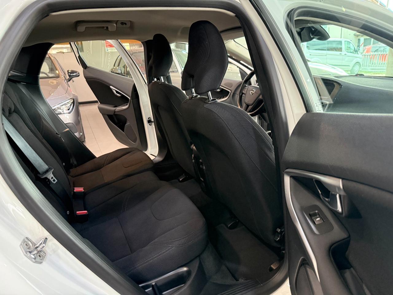 Volvo V40 2.0 d2 Business my17 92.000 KM!!